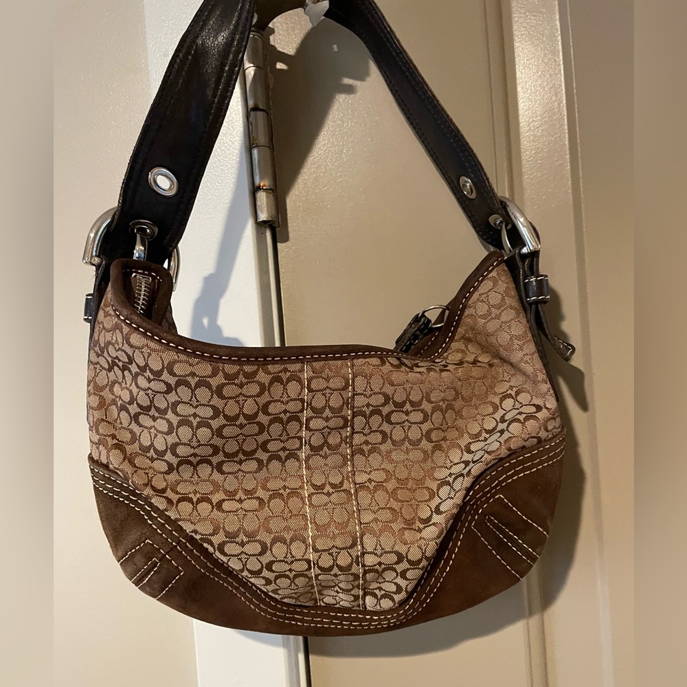 Authentic Coach small Hobo Bag ( Gently used a few times. Excellent condition